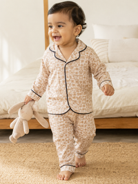 Child wearing Hopebow beige star print pyjamas
